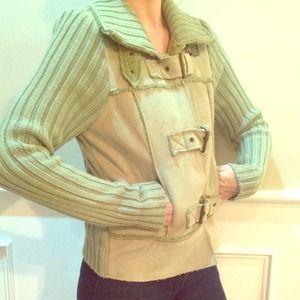 Warm green buckle jacket