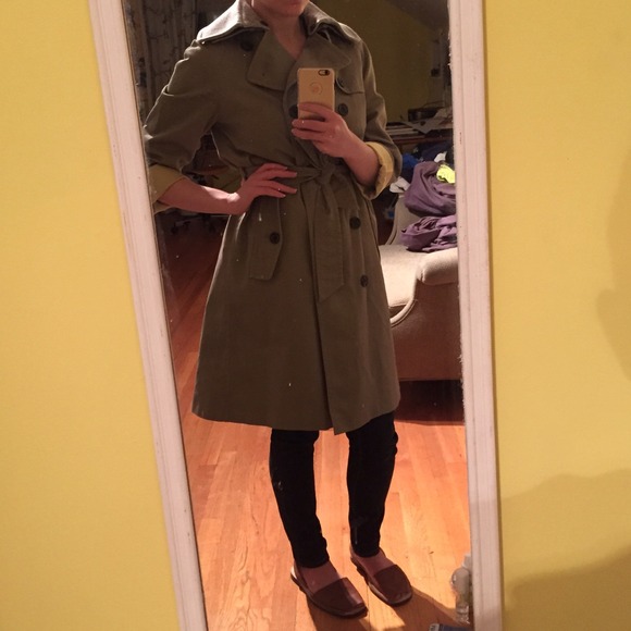 Gorgeous wool-lined classic gap trench coat! - Picture 3 of 4