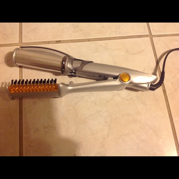 Almost brand new instyler.. ON HOLD FOR DAGOGIRL