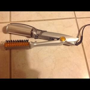 Almost brand new instyler.. ON HOLD FOR DAGOGIRL
