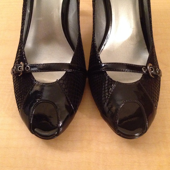 ⚡️sale⚡️Black anne Klein heels - Picture 3 of 4