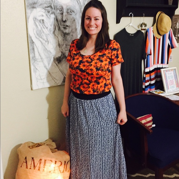 🇺🇸Welcome to my Closet. 🇺🇸 🙏 - Picture 3 of 4