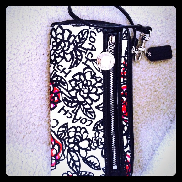 Coach poppy zip around wallet