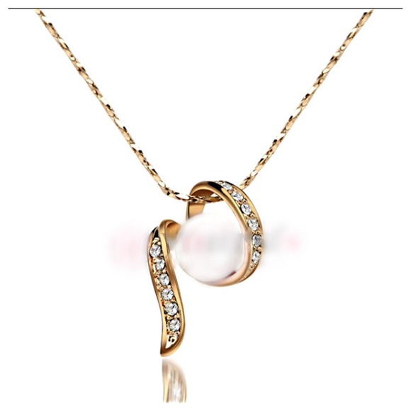 Beautiful necklace - Picture 2 of 2