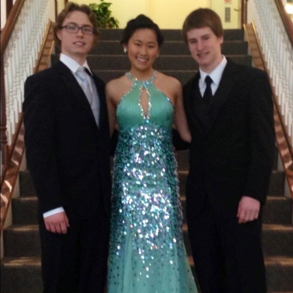 Prom dress - Picture 2 of 3