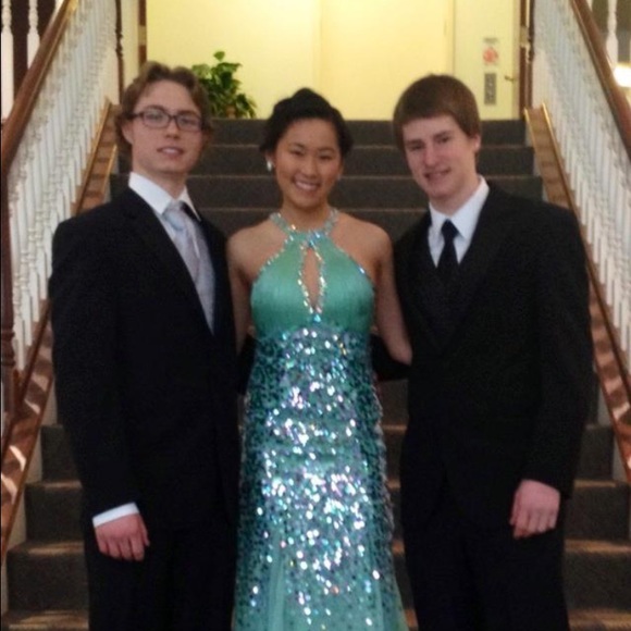 Prom dress - Picture 3 of 3