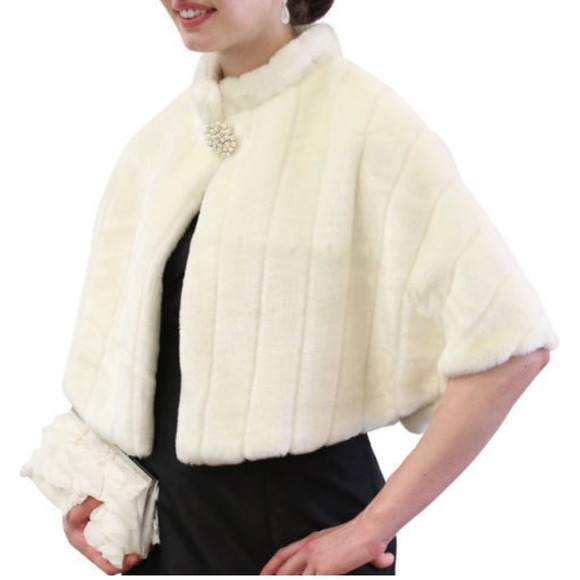 Bridal ivory cape. Capelet . Bridal faux fur