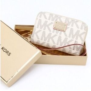New Michael Kors Cell Phone Wristlet