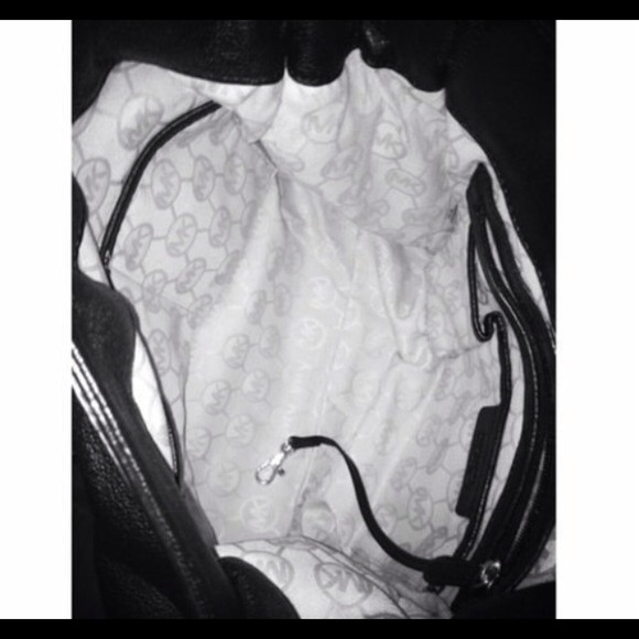 🌟SOLD🌟Michael Kors Hamilton bag silver hardware - Picture 3 of 3