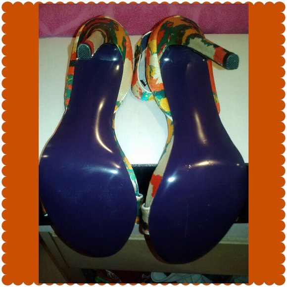 LONDON TRASH HEELS!!!! SOLD!!! - Picture 4 of 4