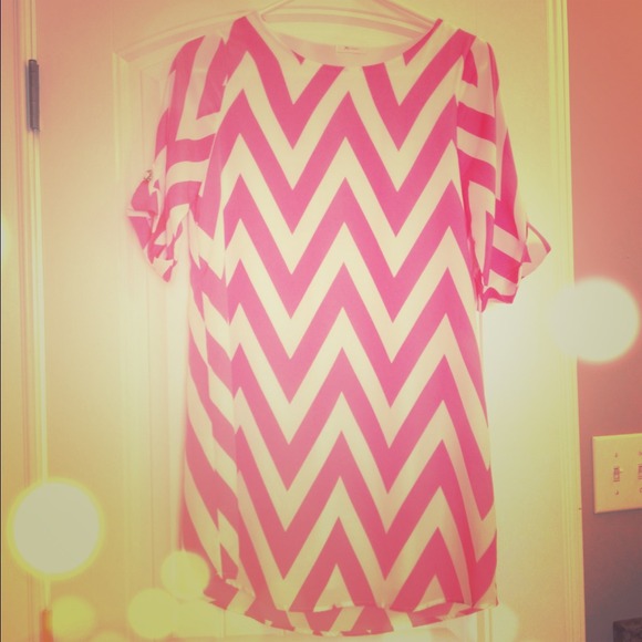 ⛔Sold in Bundle⛔Beautiful Chevron Shift dress