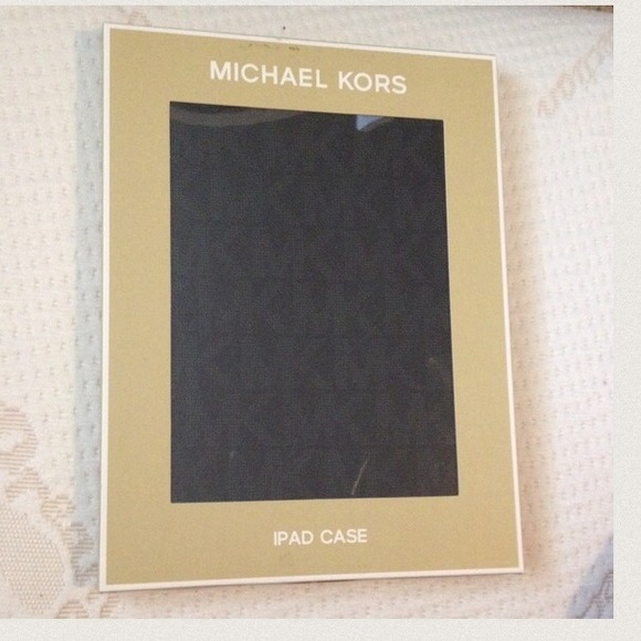 BNIB authentic Michael Kors Case