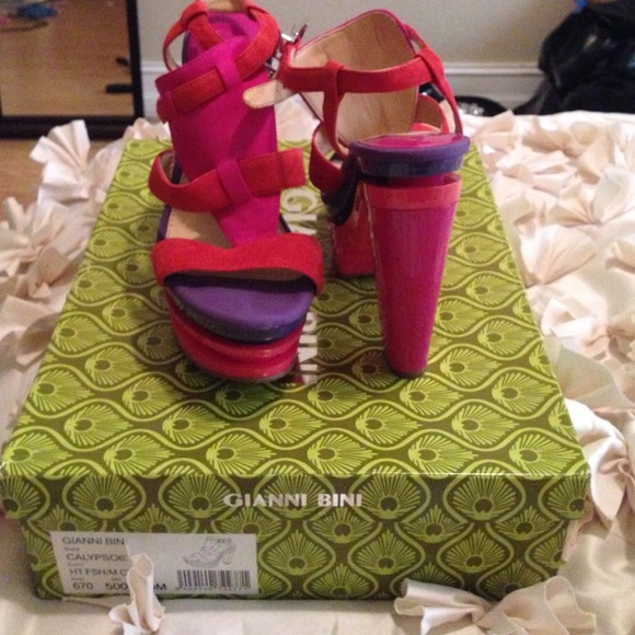 Shoes - Gianna Bini Platform Sandals