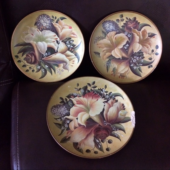 Home interiors decoratives plates.