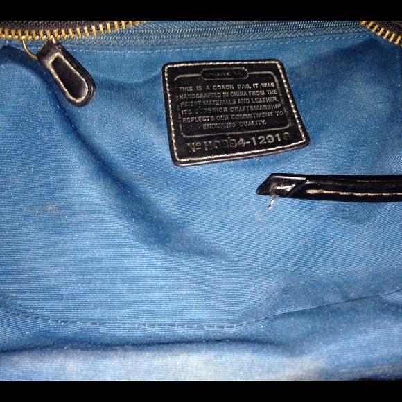 PRICE ✂️AUTHENTIC BLACK COACH SIGNATURE BAG!👜 - Picture 4 of 4