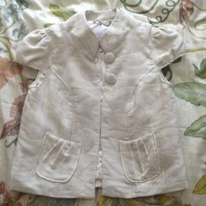 Capped sleeved dress jacket.