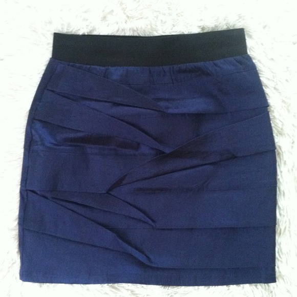 💢SOLD💢 Brand new Gorgeous high waisted skirt 💙 - Picture 2 of 4