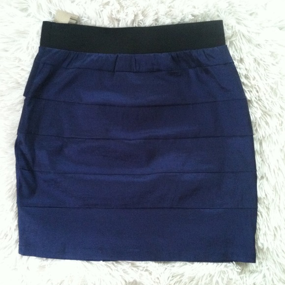 💢SOLD💢 Brand new Gorgeous high waisted skirt 💙 - Picture 3 of 4