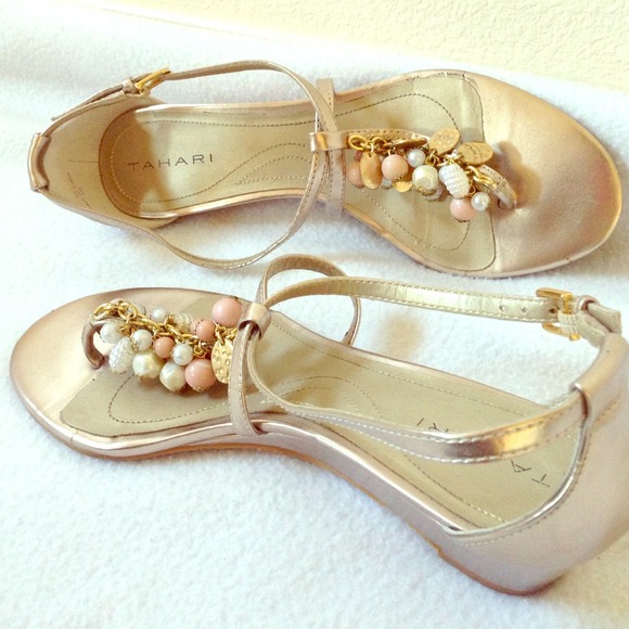 Tahari sandals
