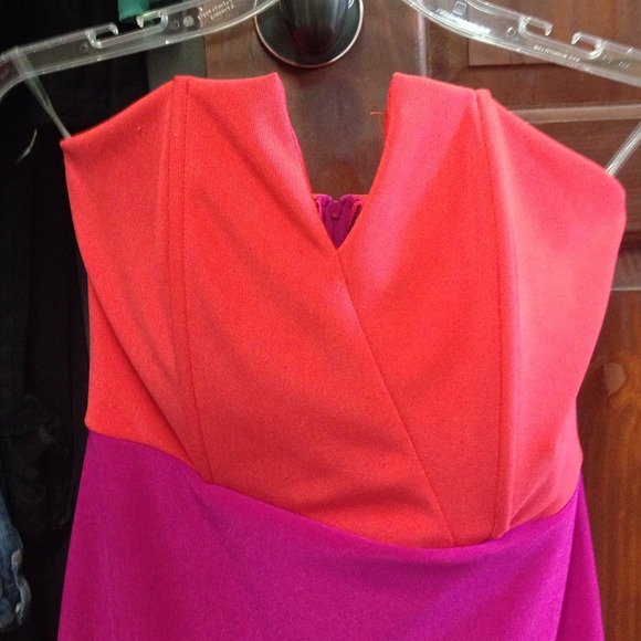 Pink/orange body con strapless dress💖 - Picture 2 of 3