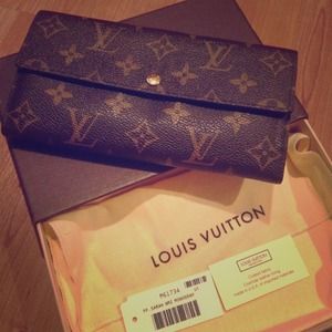 💜SOLD LOCALLY💜Authentic LV Sarah Monogram Wallet