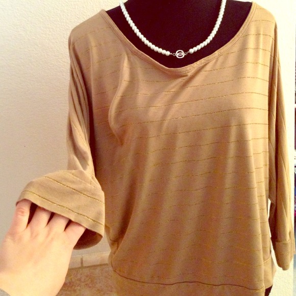 🚨SOLD🚨 Gold shirt