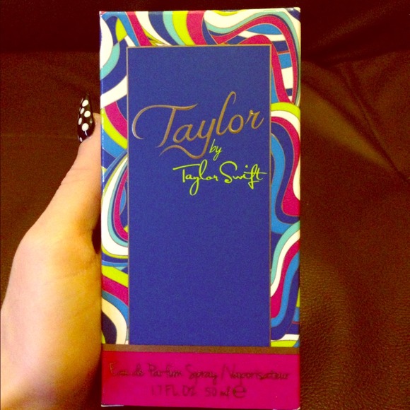 ⬇REDUCED❗| Taylor By Taylor Swift