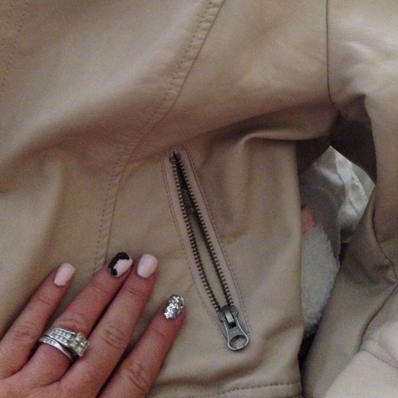 Super cute LC leather jacket - Picture 3 of 4