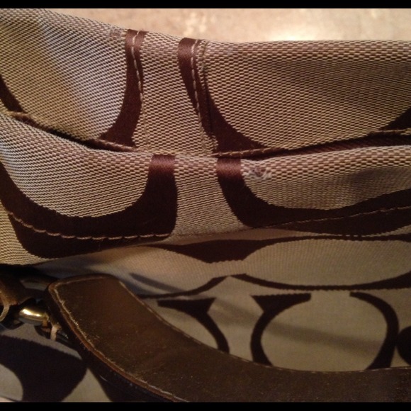 Authentic Coach Signature Carly Handbag 10619 - Picture 3 of 4