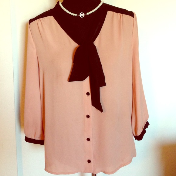 Forever 21 Tops - 🚨SOLD🚨 in bundle Peachy black blouse