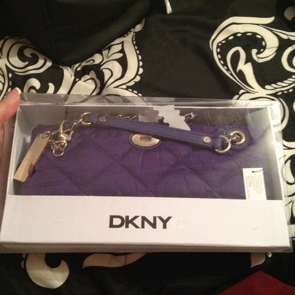 ๐ซSOLD๐ซDKNY Purple Handbag ๐ - Picture 3 of 3