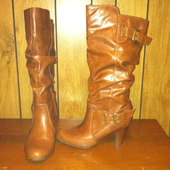 Madden Girl brown boots with a small heal 😍