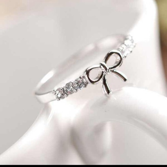 Jewelry - OVER THE KNUCLE BOW RING
