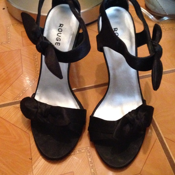 Shoes - Picture 2 of 4