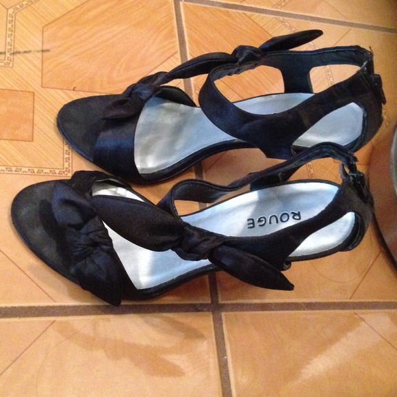 Shoes - Picture 3 of 4