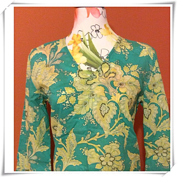 PRETTY FLORAL TOP - Picture 3 of 4