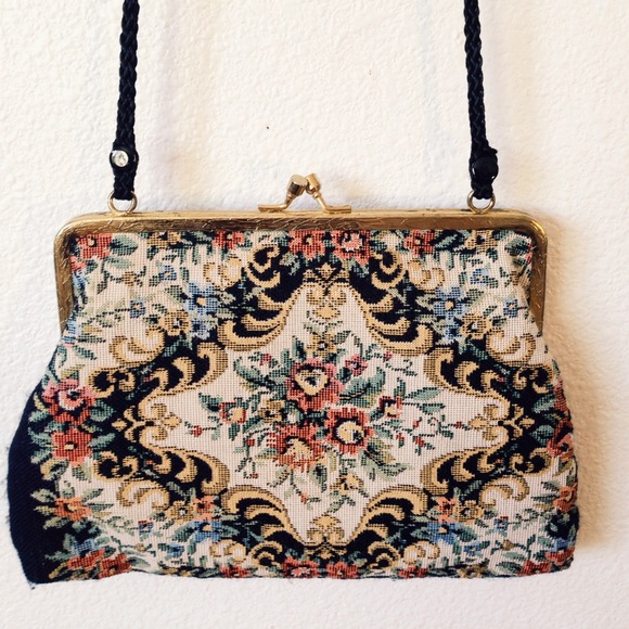 🎁BUNDLED🎁floral tapestry snap shoulder purse