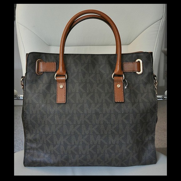 SOLD!!Michael Kors PVC Monogram Hamilton tote - Picture 2 of 4