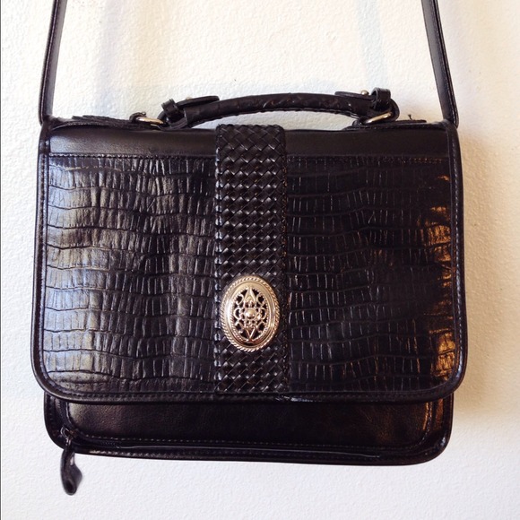 ❌🚫SOLD🚫❌ carry all satchel crossbody