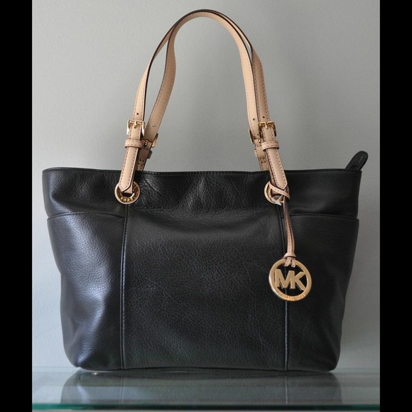 SOLD! Michael Kors jet set zip top tote in Black l