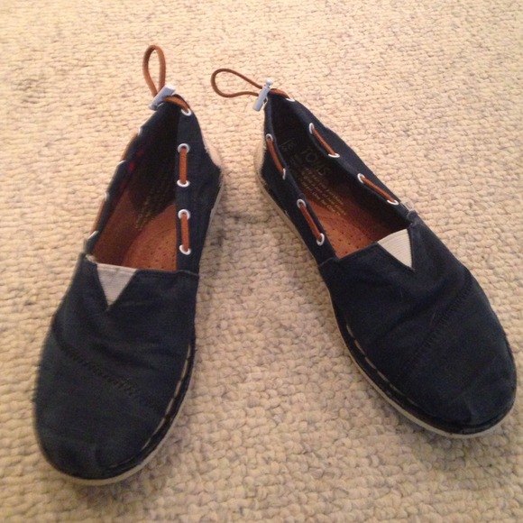 Navy blue nautical toms!