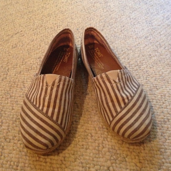 Brown and cream striped toms!