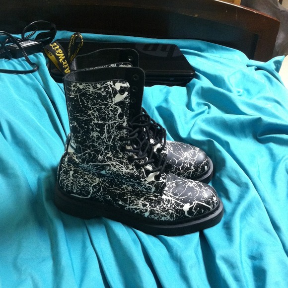 Dr. Martens Shoes - Dr Martens