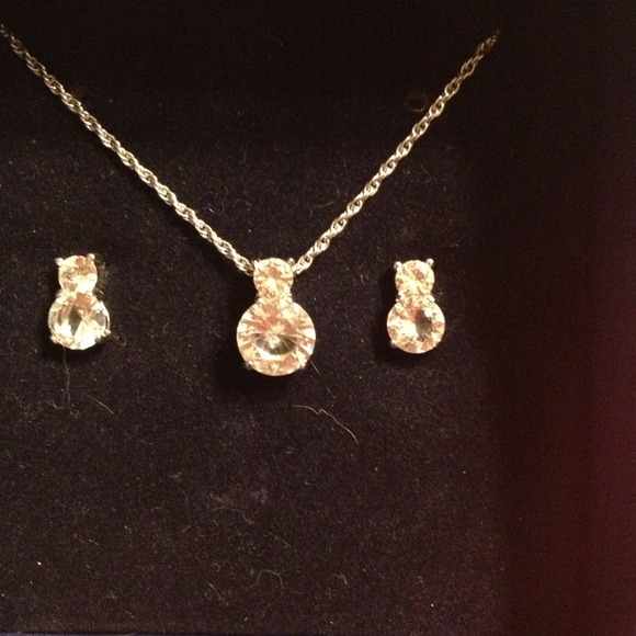 Swarovski earring and necklace set