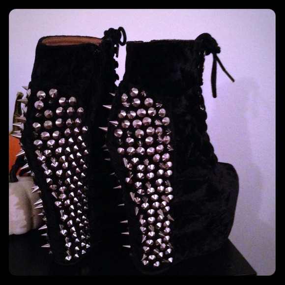 Jeffrey Campbell "Damsel"