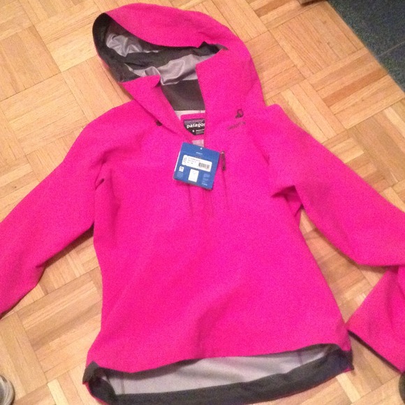 Patagonia small pink hoodie jacket new with tags