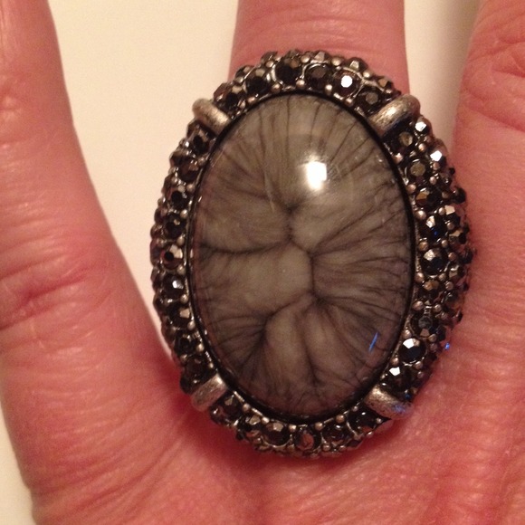 Stunning evening ring