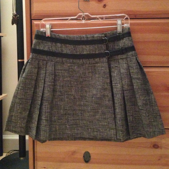**REDUCED** Pleated mini skirt