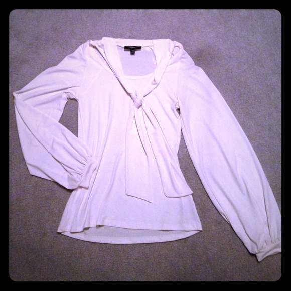 Silky cream blouse with neck tie!