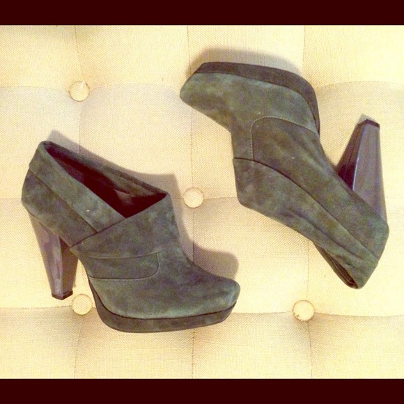 💋SOLD!!💋 Kenneth Cole forest green suede bootie